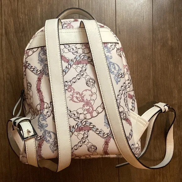 GUESS BAGPACK - Picture 2 of 3